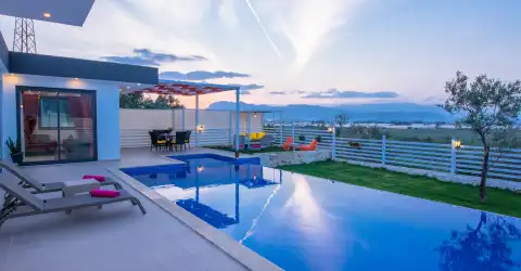 Villa Nar Çiçegi