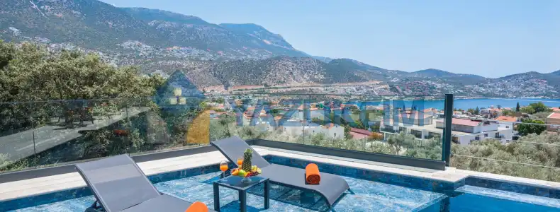Villa Moonset