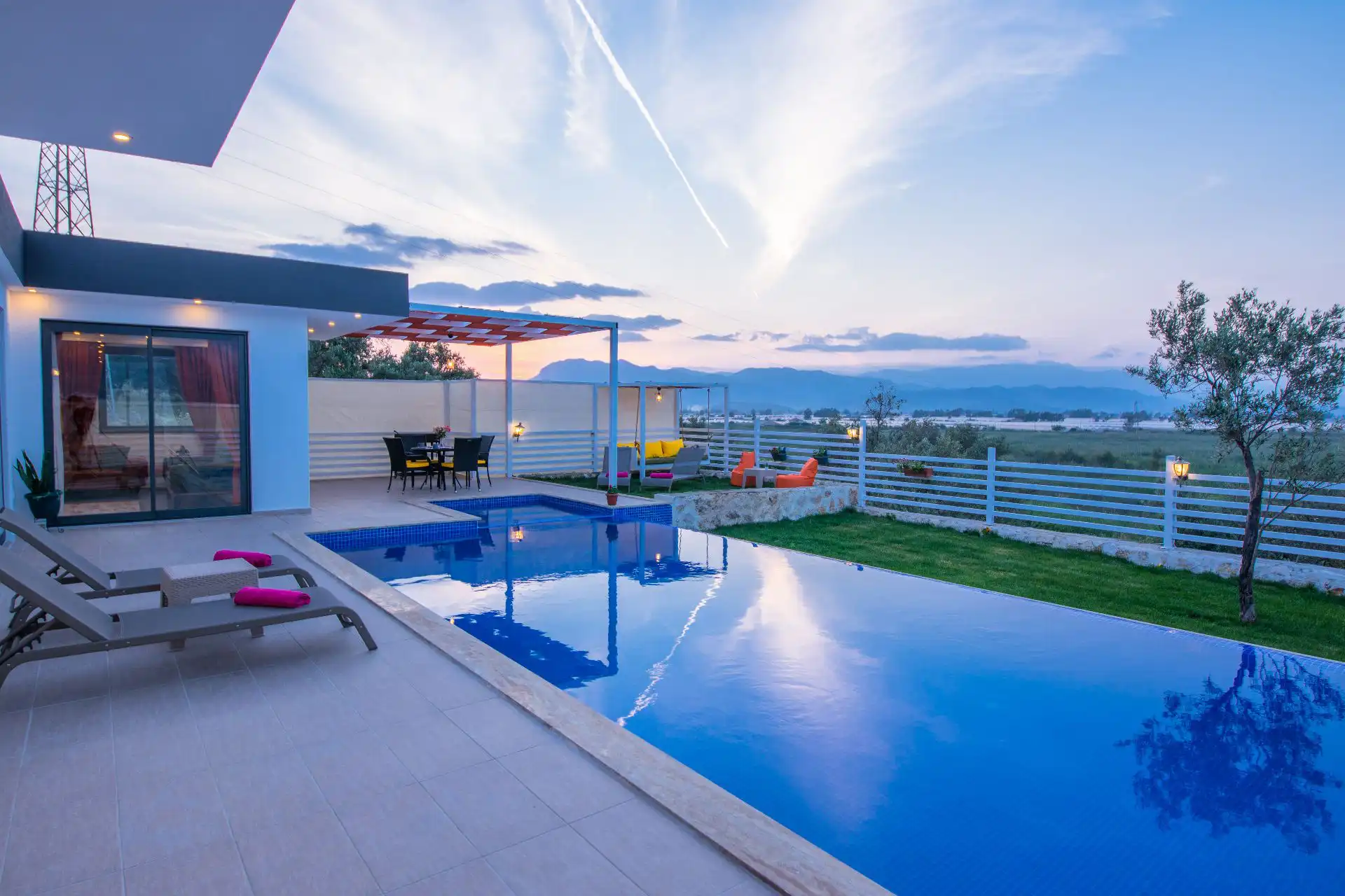 Villa Nar Çiçegi